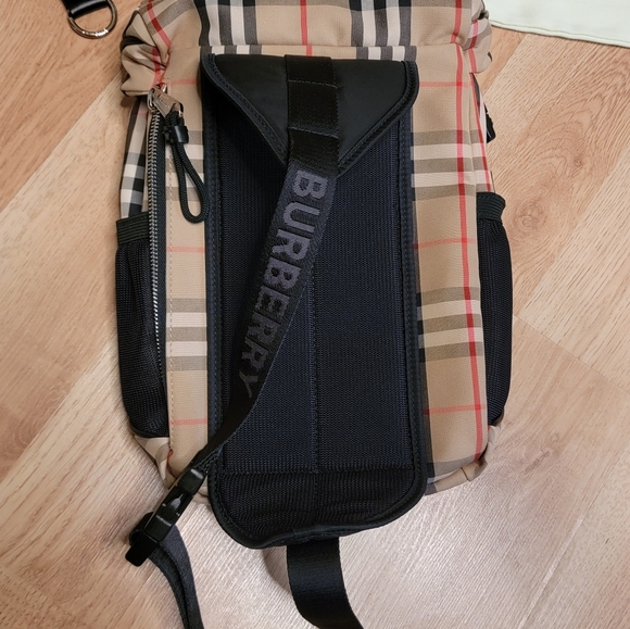 Burberry Archive beige Leo Sling Bag - Picture 7 of 16